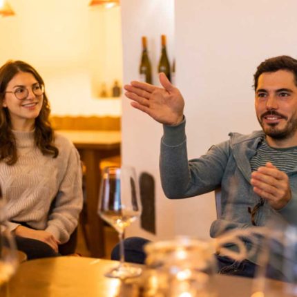 Besondere Weinprobe an der Mosel - Florian erklärt in der Vinothek